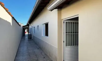 Casa para venda em praia grande, guilhermina, 2 dormitórios, 1 suíte, 2 banheiros, 2 vagas