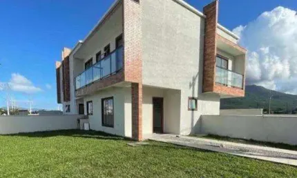 Sobrado para Venda em Palhoça, Guarda do Cubatão, 2 dormitórios, 2 suítes, 1 banheiro, 2 vagas