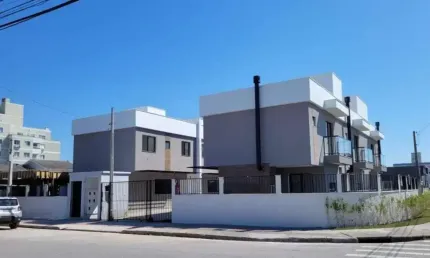 Sobrado para Venda em Palhoça, Nova Palhoça, 3 dormitórios, 1 suíte, 3 banheiros, 1 vaga