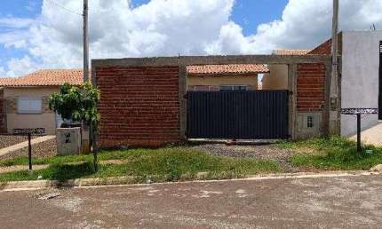 Casa para Venda em Pederneiras, Conjunto Habitacional Martini, 2 dormitórios, 1 banheiro, 1 vaga