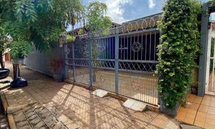 Casa com 3 quartos à venda na Avenida 37, Centro, Barretos