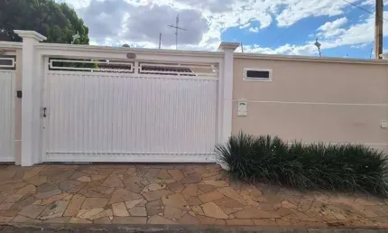 Casa com 3 quartos à venda na Avenida 15, América, Barretos