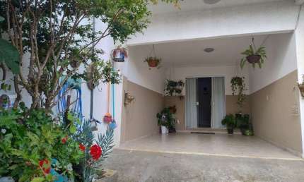 Casa Usada para Venda em Curitiba, Campo Comprido, 2 dormitórios, 1 banheiro, 2 vagas