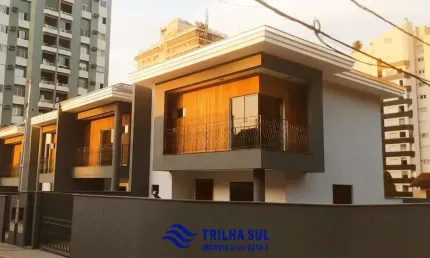 Casa com 3 quartos à venda na Henrique Jorge Vogelsanger, 276, América, Joinville