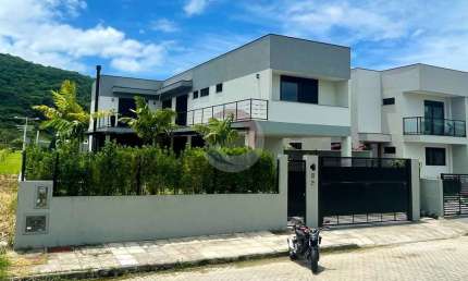 Casa com 5 quartos para alugar na Dr. Antônio Luiz Moura Gonzaga, 3156, Rio Tavares, Florianópolis por R$ 17.000
