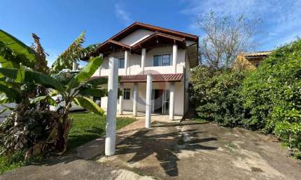 Casa com 3 quartos para alugar na Rua José Elias Lopes, 576, Campeche, Florianópolis por R$ 6.000