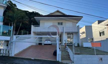 Casa com 4 quartos para alugar na Rua Acelon Eduardo da Silva, 76, Córrego Grande, Florianópolis por R$ 10.500