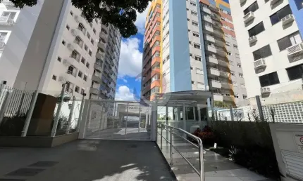 Apartamento com 3 quartos para alugar na Rua Cristóvão Nunes Pires, 180, Centro, Florianópolis por R$ 4.900