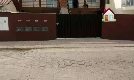 Conjunto de kitnts com rentabilidades no centro de penha
