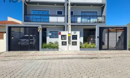 Sobrado geminado com 130,8 m2 de área construída contendo