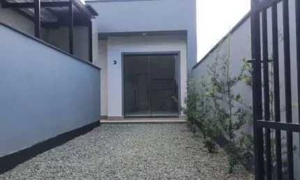 Seu novo lar te espera em barra velha! casa geminada com ótima localização!