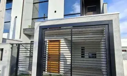 Sobrado moderno a 700 metros da praia — pronto para morar