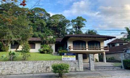 Casa com 5 quartos para alugar na Rua Tubarão, 367, América, Joinville