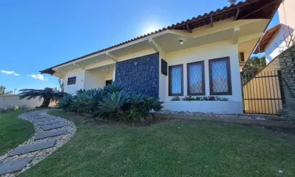 Casa com 3 quartos à venda na Rua Irani, 590, Floresta, Joinville