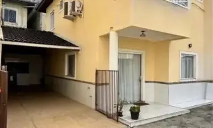 Casa em condomínio fechado com 3 quartos à venda no Ipitanga, Lauro de Freitas  por R$ 540.000