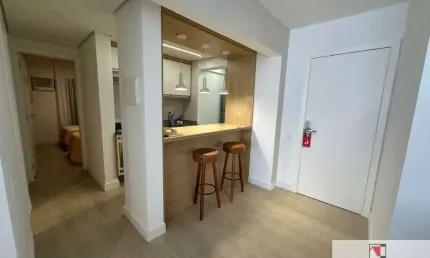 Alugo Apartamento mobiliado com 2 dormitórios, reformado