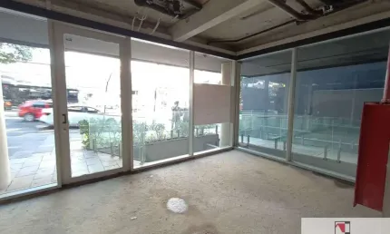 Loja para locação ou venda em Pinheiros com 309 m ²