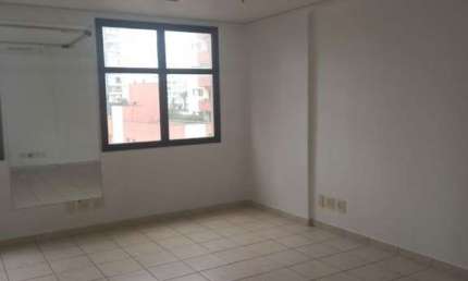 Alugo conjunto comercial próximo Hospital Leforte Jd.Guedala