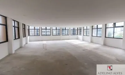 Sala comercial para venda ou locação na Vila Olímpia com  230 m²