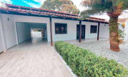 Casa para Venda em Penha, Centro, 4 dormitórios, 2 banheiros, 4 vagas