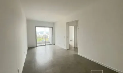 Apartamento de 2 dormitórios (1 suíte) em Barreiros - São José/SC