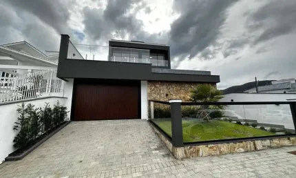 Casa de Alto Padrão com 3 suítes na Pedra Branca - Palhoça/SC