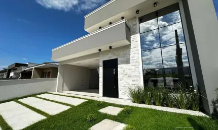 Casa Alto Padrão com 3 dormitórios (1 suíte) em Bela Vista - Palhoça/SC