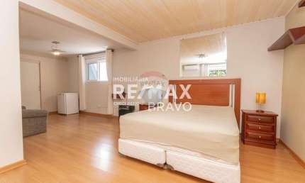 Sobrado com 240 m2 - 4 quartos (2 suítes) - 4 banheiros -3 vagas - Uberaba, Curitiba/PR