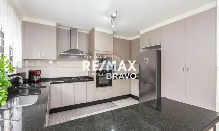 Sobrado – 290 m2 – 3 ou 4 Quartos – 3 Banheiros – 4 Vagas – Jardim das Américas – Curitiba/PR