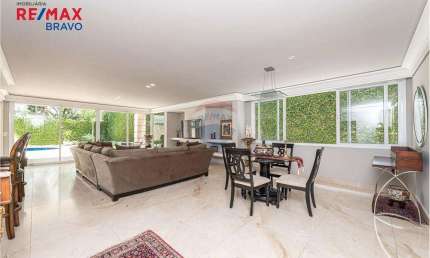 Casa em condomínio com 757m², 6 suítes e 7 vagas no Campo Comprido