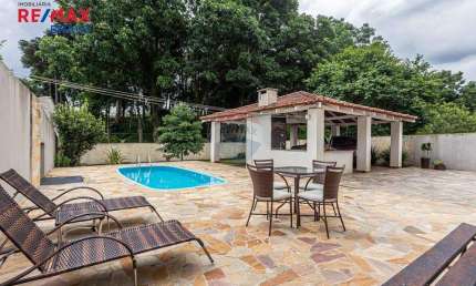 Casa térrea com amplo terreno no Guabirotuba em Curitiba