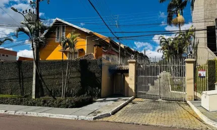 Casa em condomínio residencial esmeralda com 150m2, 3 quartos, 1 suíte, 02 vagas de garagem no bairro portão em curitiba-pr