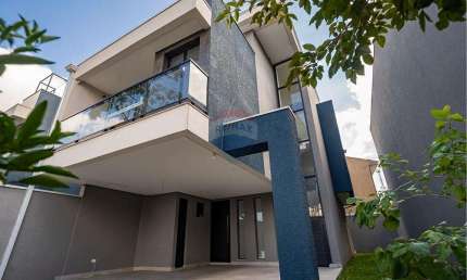 Sobrado novo à venda no Cajuru, com 174m², 3 quartos sendo 1 suíte, terraço