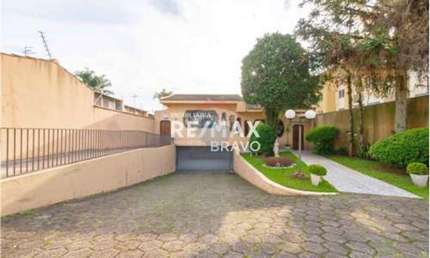 Casa térrea comercial, 374m² privativos, terreno de 1.046m², 9 vagas no Parolin – Curitiba