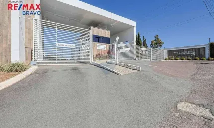 Casa em condominio fechado em campo largo - com 5 quartos e amplo jardim-