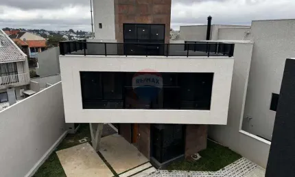 Casa nova e moderna  em condomínio no bairro uberaba em curitiba
