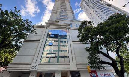 Apartamento a Venda Decorado e Mobiliado com 3 suítes, 123 m2, 02 vagas de garagem no Ed. Salvatore Residenziale no centro de Balneário Camboriú SC