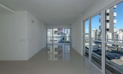 Apartamento a Venda com Piscina Privativa e 3 suítes, 173 m2, 02 vagas de garagem no Ed. Salvatore Residenziale no centro de Balneário Camboriú SC
