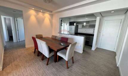 Apartamento quadra mar, aceita permuta, na Avenida Atlântica, Barra Sul de Balneário Camboriú em SC, com 129 m2 03 quartos sendo 01 suíte, andar alto