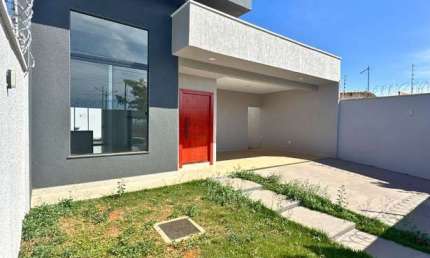 Casa a venda - 3 suítes - Com piscina - São Francisco - Senador Canedo