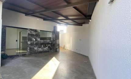 Casa com 3 quartos, sendo 3 suítes, 2 closet, área gourmet - em frente ao lago