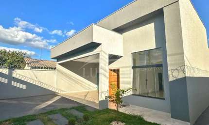 Casa com 3 quartos à venda na Rua RL 3, 03, Residencial Laranjeiras, Senador Canedo, 218 m2 por R$ 649.000