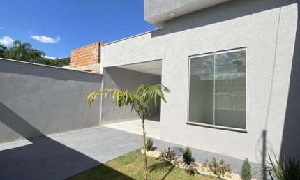 Casa de 3 quartos - 1 suíte - Há 800m do pratiko - Monte azul - Senador Canedo
