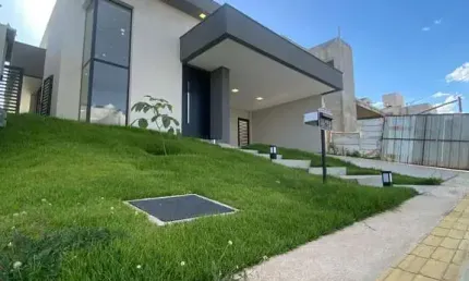 Linda casa térrea à venda no Jardins Nápoles - Senador Canedo