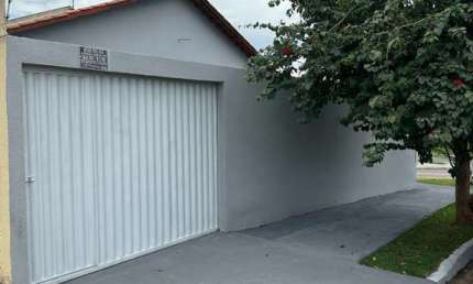 Casa de Esquina com 2 Quartos, Suíte e Amplo Quintal no Solar Monte Cristo