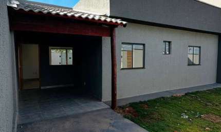 Casa de esquina com 3 quartos e área gourmet no Setor Ravena