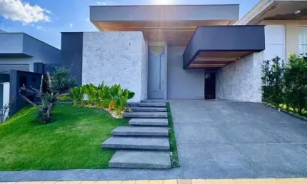 Casa térrea de alto padrão com 3 suítes, piscina, escritório no Jardins Nápoles