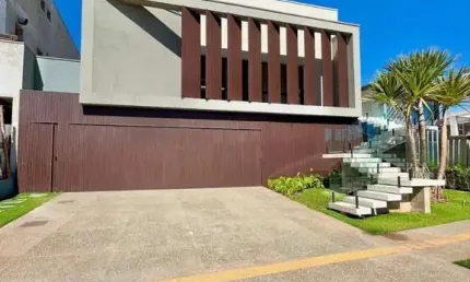 Casa de alto padrão com 5 suítes, elevador e piscina no Jardins Itália