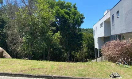 Terreno em condomínio fechado à venda na Estrada Haroldo Soares Glavan, Cacupé, Florianópolis por R$ 2.800.000