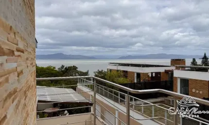 Casa em condomínio fechado com 3 quartos à venda na Rodovia Haroldo Soares Glavan, 3400, Cacupé, Florianópolis por R$ 2.450.000